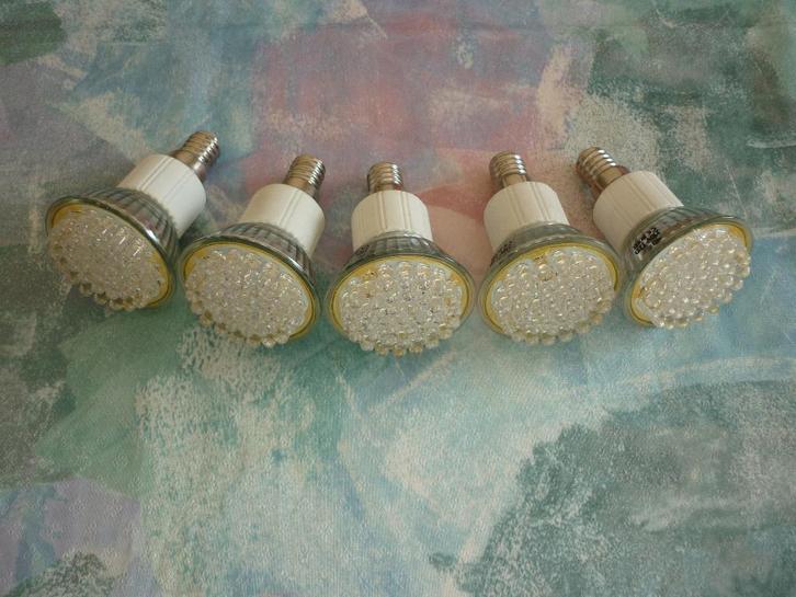 Lot de 40 ampoules, Maison & Meubles, Lampes | Lampes en vrac, Neuf, Ampoule halogène, Enlèvement