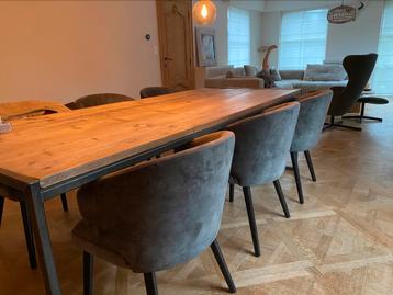 Kwalitatieve eetkamerstoelen beschikbaar voor biedingen