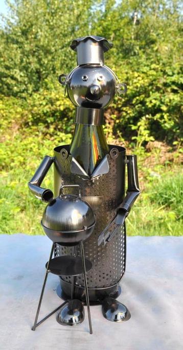 porte bouteille decoratif ou de table cuisinier en metal  beschikbaar voor biedingen
