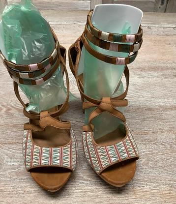 Bruine sandalen met kurken plateauzool Sacha beschikbaar voor biedingen