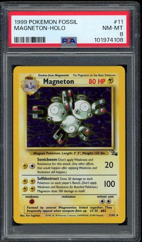 Magneton Holo PSA 8 - 11/62 - Fossil 1999, Hobby en Vrije tijd, Verzamelkaartspellen | Pokémon, Zo goed als nieuw, Losse kaart