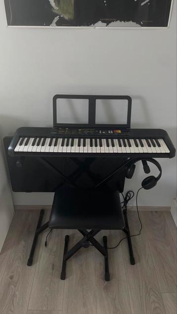 Piano Yamaha PSR F52  disponible aux enchères