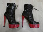 Bottines noires et rouges en PVC taille 42, Vêtements | Femmes, Chaussures, Enlèvement ou Envoi, Comme neuf, Boots et Botinnes