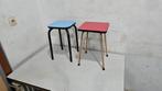 twee oude Formica krukken uit de jaren 60 en 70 in blauw en, Huis en Inrichting
