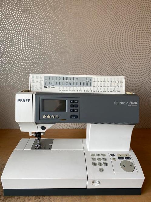 NAAIMACHINE PFAFF TIPTRONIC 2030 MET DUBBEL TRANSPORT, Hobby en Vrije tijd, Naaimachines en Toebehoren, Gebruikt, Naaimachine