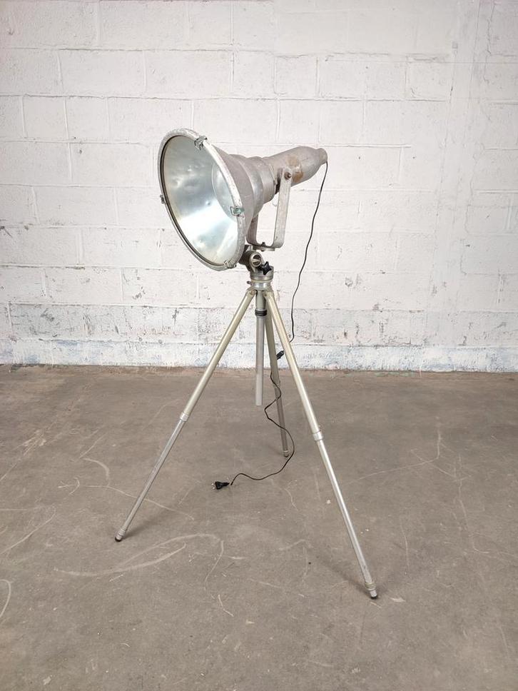 Schijnwerper op statief, Antiquités & Art, Antiquités | Éclairage, Enlèvement