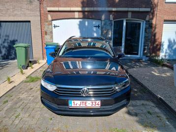 Zwarte VW Passat te koop –  zo goed als nieuw, Auto's, Volkswagen, Stof, 1465 kg, Zwart, Dealer onderhouden