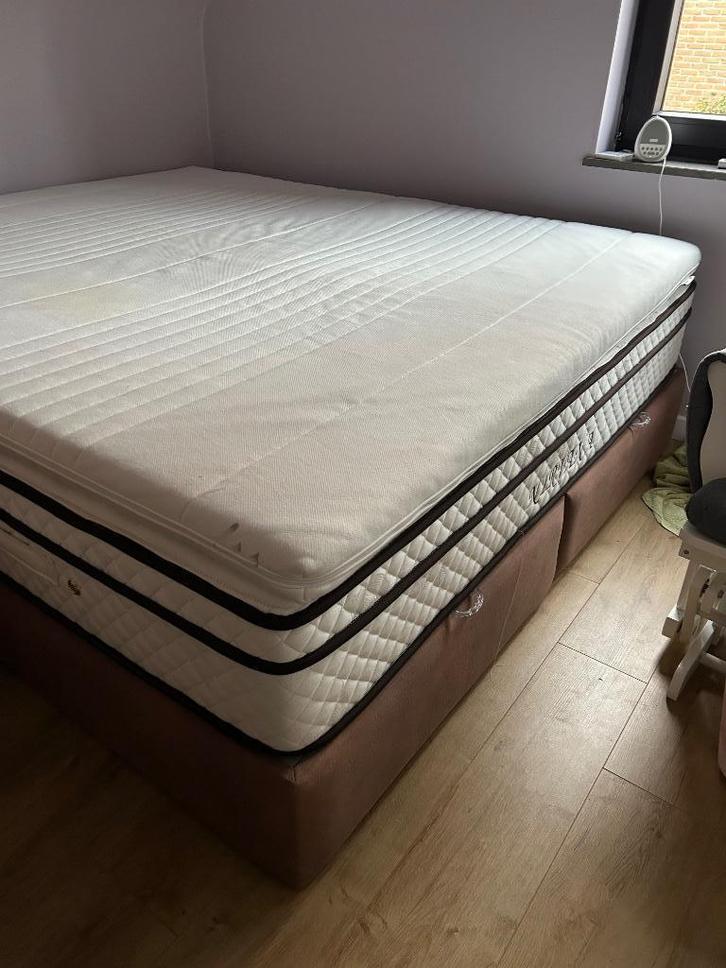 Kingsize boxspring, Huis en Inrichting, Slaapkamer | Boxsprings, Zo goed als nieuw, 180 cm, 200 cm, Tweepersoons, Bruin, Ophalen