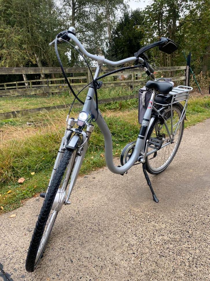 Oxford elektrische damesfiets, Fietsen en Brommers, Elektrische fietsen, Gebruikt, Overige merken, 50 km per accu of meer, Ophalen
