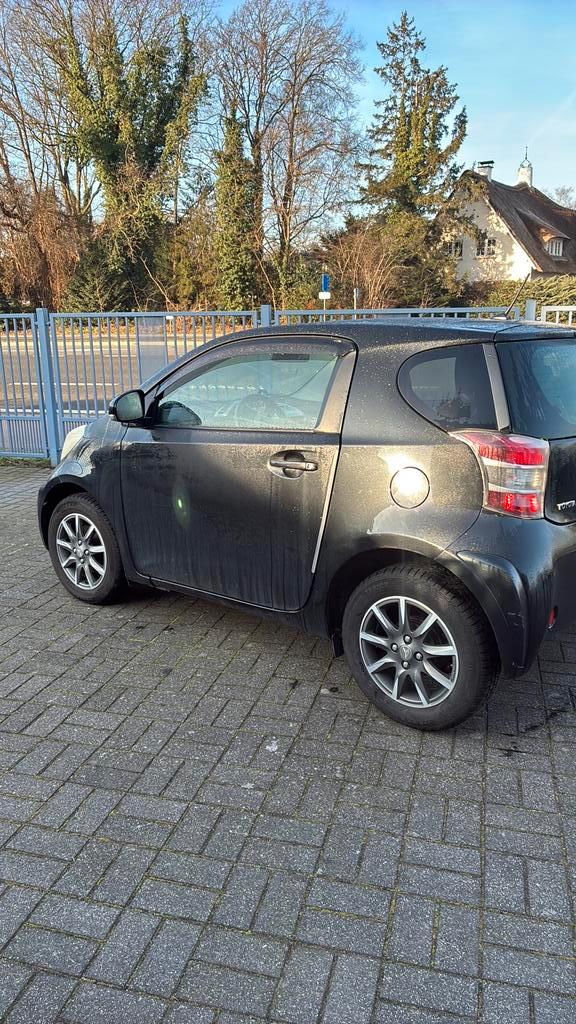 IQ, zwart, benzine,1000cc weg wegens overbodig ., Auto's, Toyota, Particulier, IQ, Benzine, Zwart, Ophalen