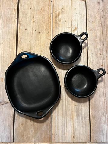 Ovenschaal, met twee bowls (Colombia, handgemaakt aardewerk) beschikbaar voor biedingen