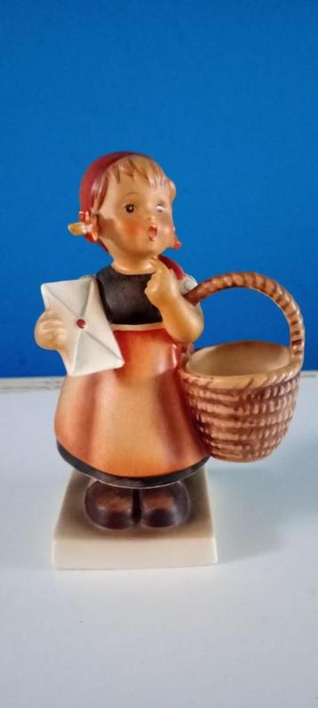 Hummeltje meisje met brief en mand beschikbaar voor biedingen