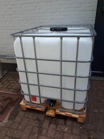 Te kapellen IBC container regenton 1000L kan geleverd worden beschikbaar voor biedingen