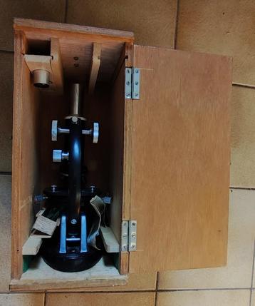 Antieke vintage Sades microscoop in houten kist voor kindere beschikbaar voor biedingen