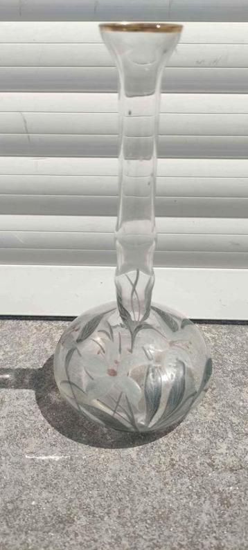 Vase en verre décor fleur signe ghuetti beschikbaar voor biedingen