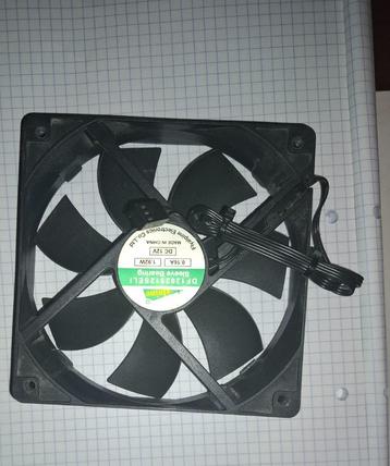 2 Ventilateur pc 3 broches 120mm pour 15€ beschikbaar voor biedingen