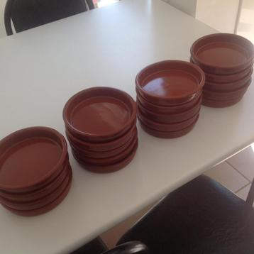 19 plats ignifuges (poêles à poisson) en poterie brune Dia, Enlèvement ou Envoi, Comme neuf, Autres matériaux, Autres types