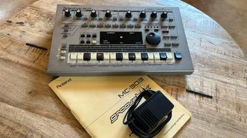 Roland MC-303 + toebehoren beschikbaar voor biedingen