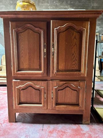 Massieve houten vintage kast - retro beschikbaar voor biedingen