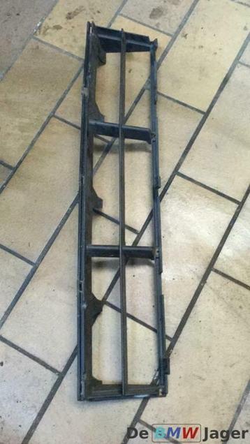 Bumpergrille voor midden zwart BMW 5-serie E39 51118235671 beschikbaar voor biedingen