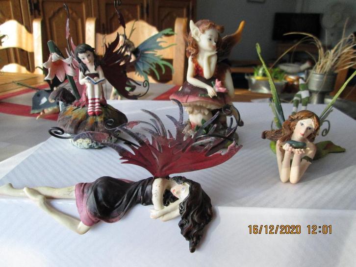 Fées en résine colorée et métal., Collections, Statues & Figurines, Neuf, Enlèvement