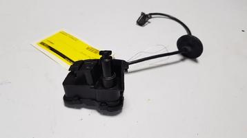 MOTOR VERGRENDELING TANKKLEP Volkswagen Golf VII (AUA) beschikbaar voor biedingen