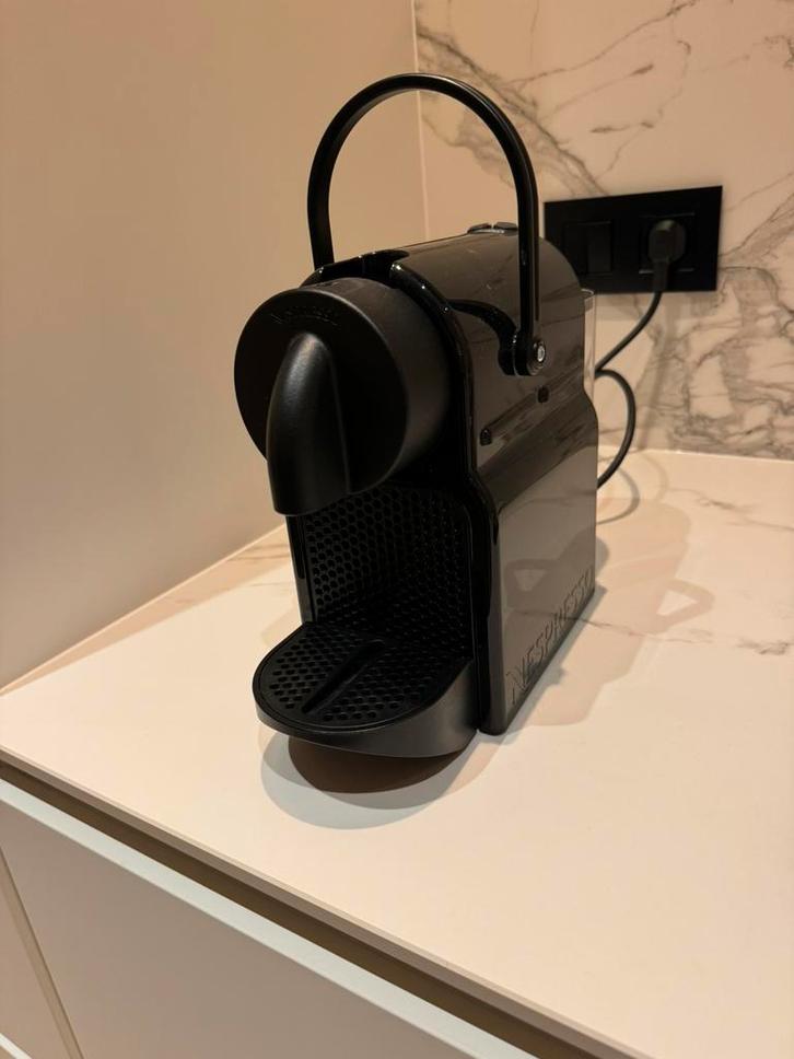 Machine à café Nespresso Inissia, Electroménager, Cafetières, Comme neuf, Cafetière, Enlèvement