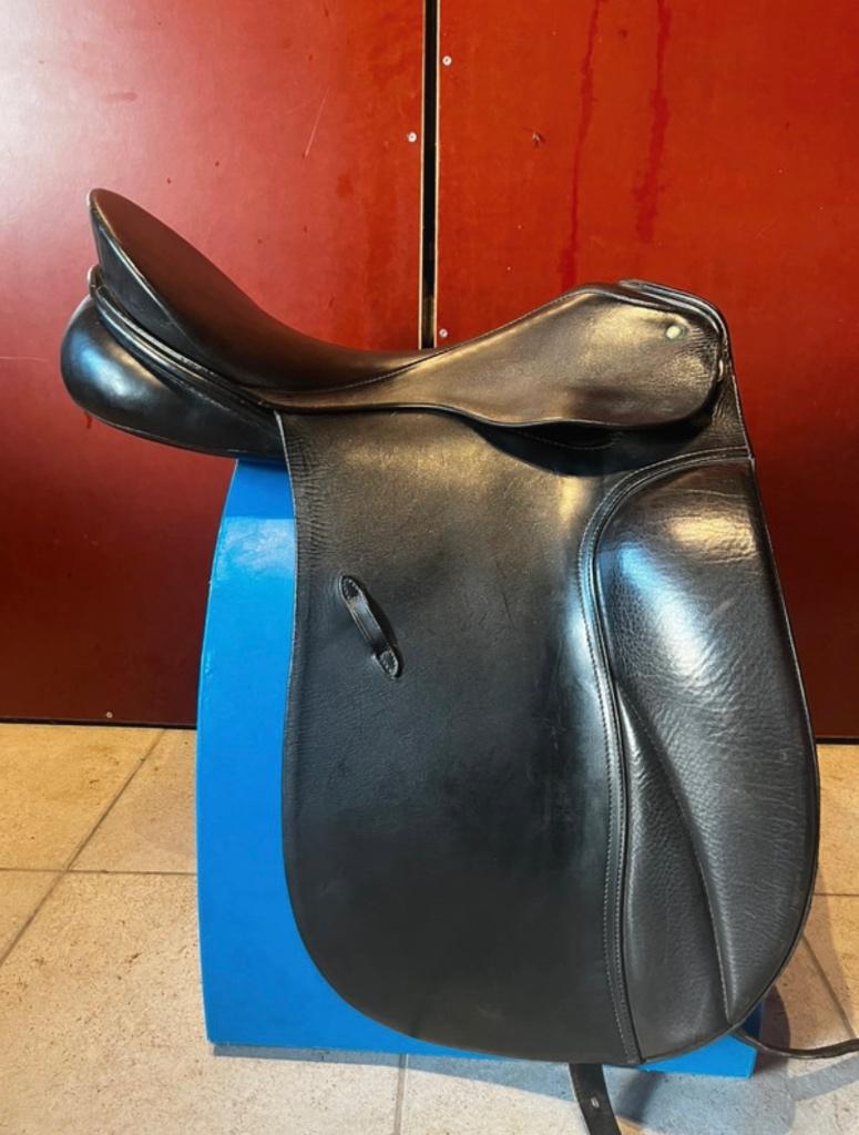 Selle de dressage 17,5 pouces Passier Grand Gilbert Hannover, Enlèvement ou Envoi, Comme neuf, Dressage