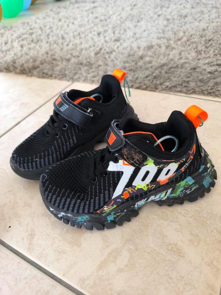 Sneakers voor een tweeling, 2 paar, maat 33, Kinderen en Baby's, Tweelingen en Meerlingen, Ophalen of Verzenden