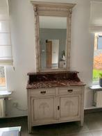 Antieke kastje met grote spiegel, Enlèvement