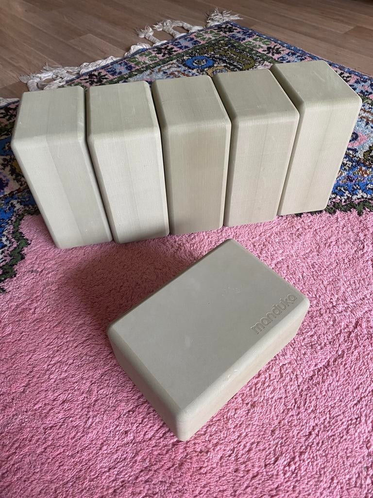 Manduka recycled EVA foam yoga blok, Sport en Fitness, Yoga en Pilates, Zo goed als nieuw, Ophalen of Verzenden