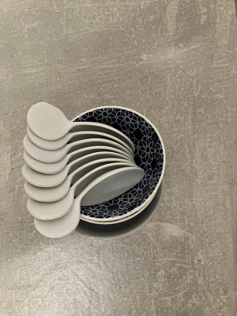 8 porseleinen lepeltjes voor aperitiefhapje, Ophalen, Zo goed als nieuw, Porselein