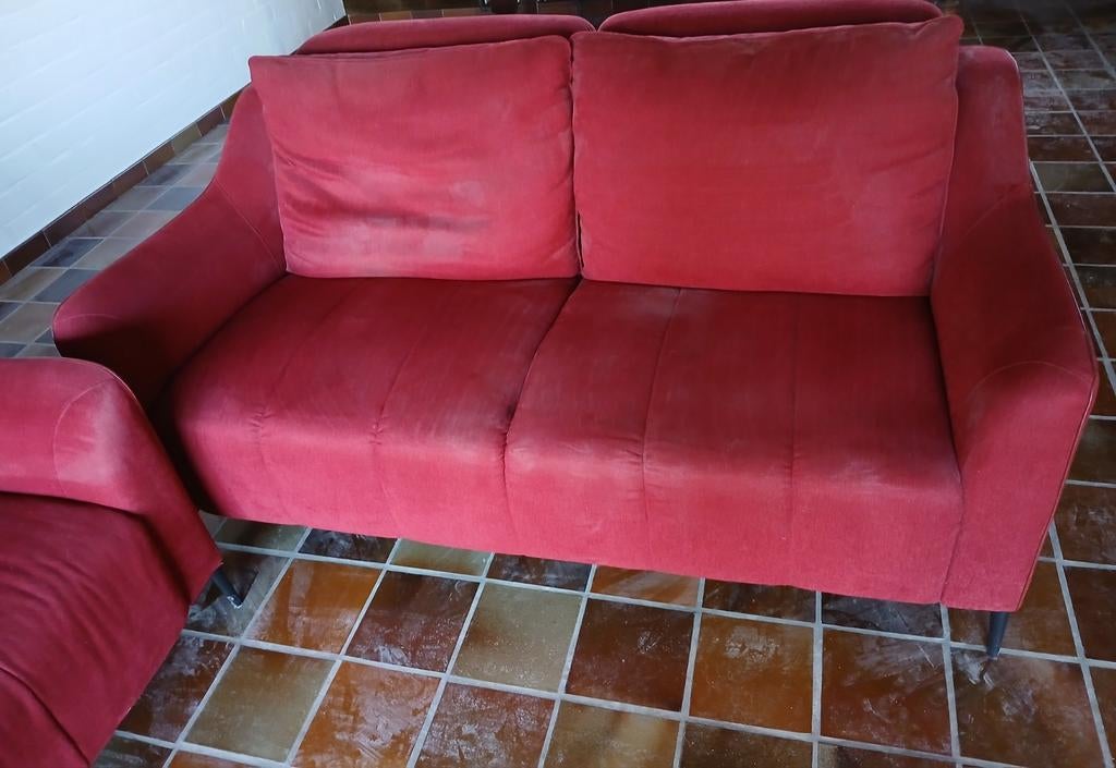 Twee rode 2-zit zetels gratis op te halen, Ophalen
