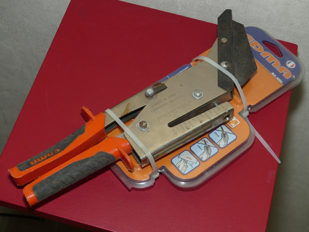 Pince à ardoise, Bricolage & Construction, Tuiles & Revêtements de toit, Comme neuf, Autres types, Autres matériaux, Autres couleurs