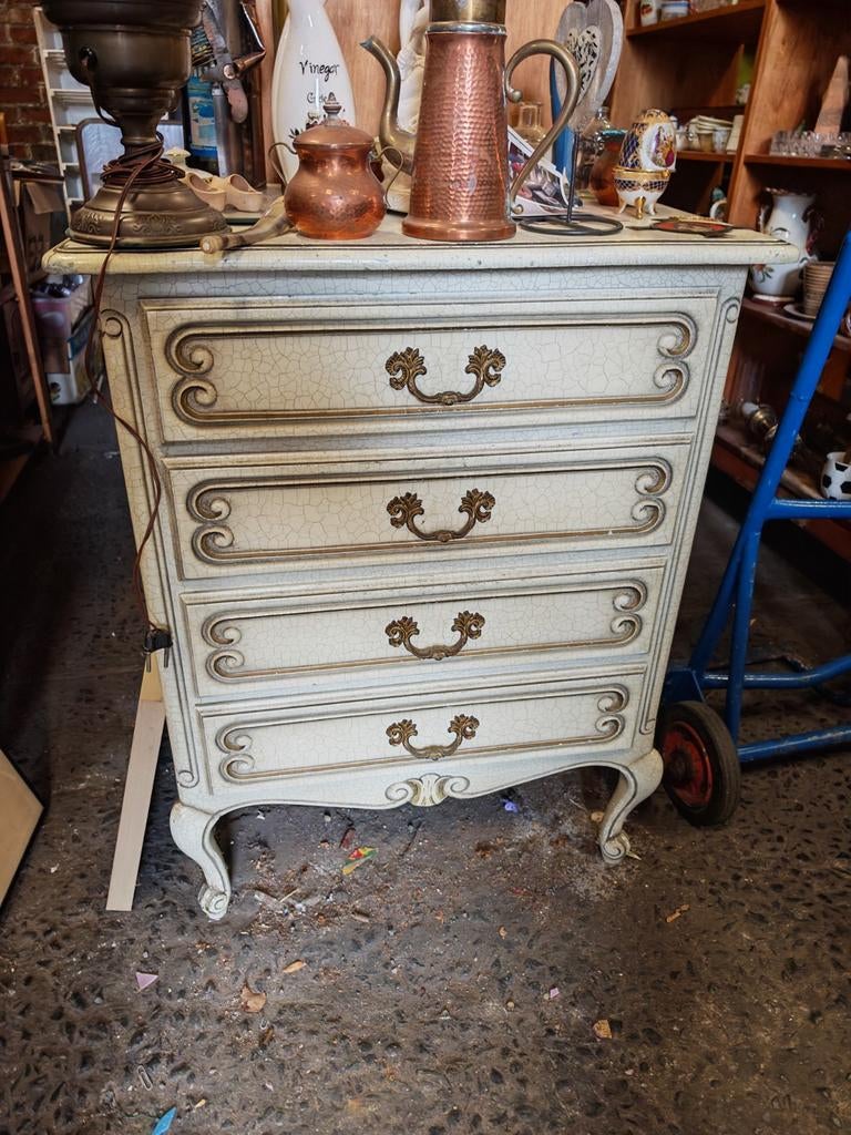 Antieke ladenkast, Ophalen