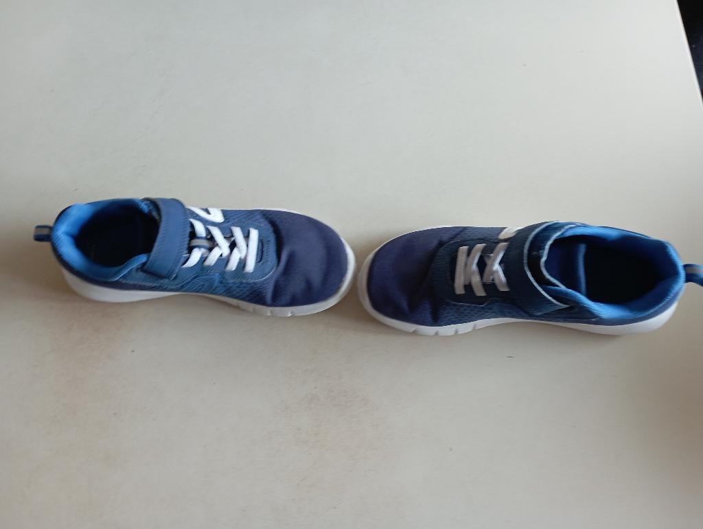 1 paar schoenen maat 35 ( NEWFEEL ), Kinderen en Baby's, Ophalen of Verzenden, Zo goed als nieuw, Schoenen