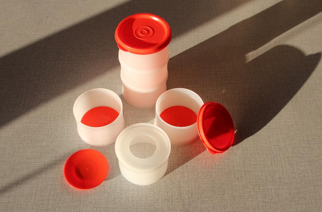 Trio de desserts Tupperware x 2, Maison & Meubles, Cuisine| Tupperware, Comme neuf, Blanc, Rouge, Enlèvement ou Envoi
