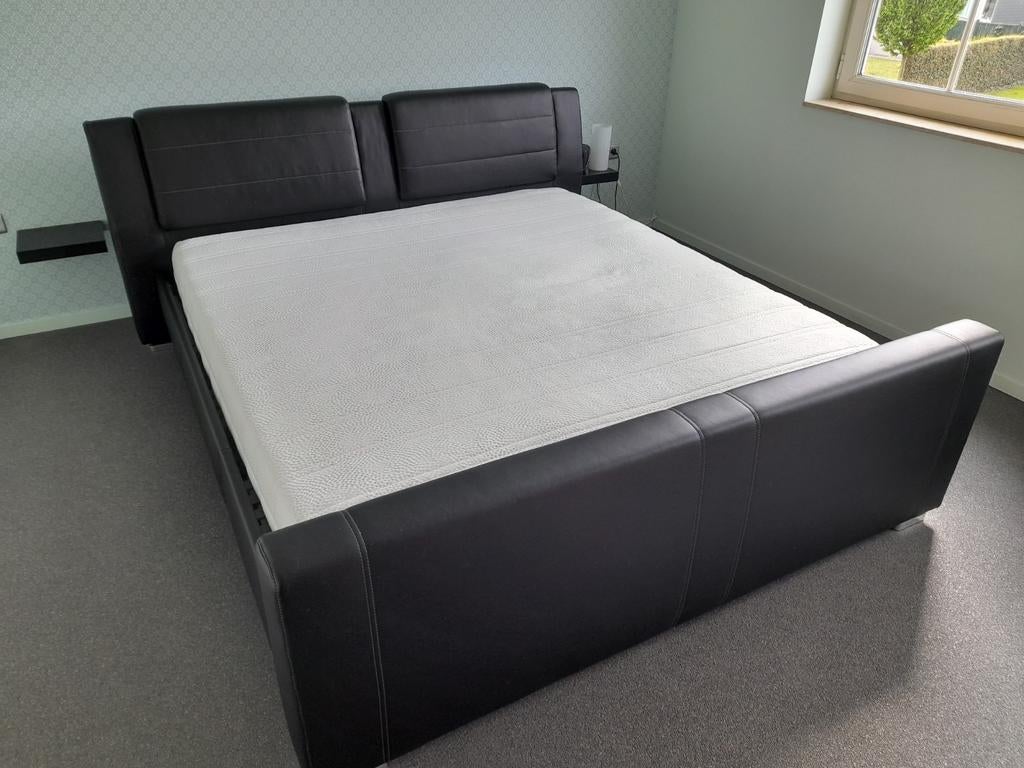 Bed + lattenbodems + matras, Ophalen, 200 cm