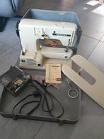 Bernina klasse 530 met knieaandrijving. Met assecoires., Hobby en Vrije tijd, Naaimachines en Toebehoren, Ophalen, Bernina