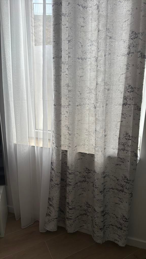 2 rideaux et 2 voiles, Maison & Meubles, Ameublement | Rideaux & Stores à lamelles, Enlèvement ou Envoi, Comme neuf