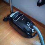 MİELE.  8310.    300......... 2200Waat, Enlèvement ou Envoi