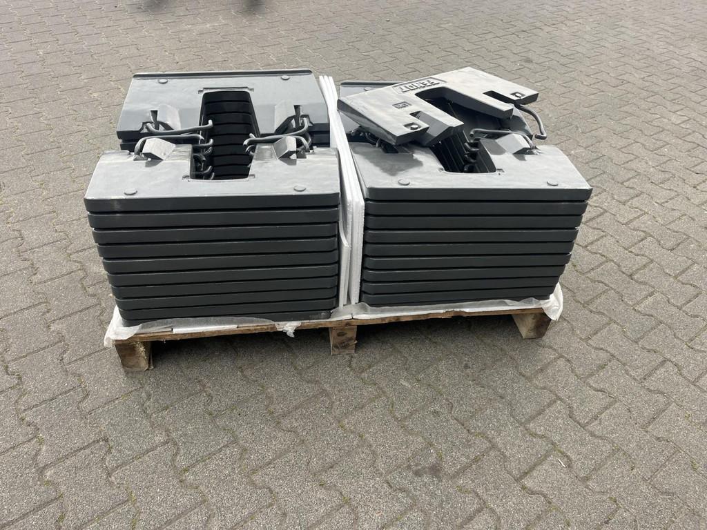 FENDT frontgewichten WG3696, Zakelijke goederen, Landbouw | Tractoren, Fendt