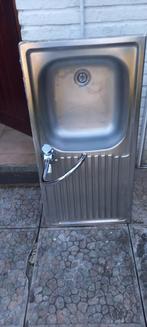 Roestvrijstalen spoelbak met kraan