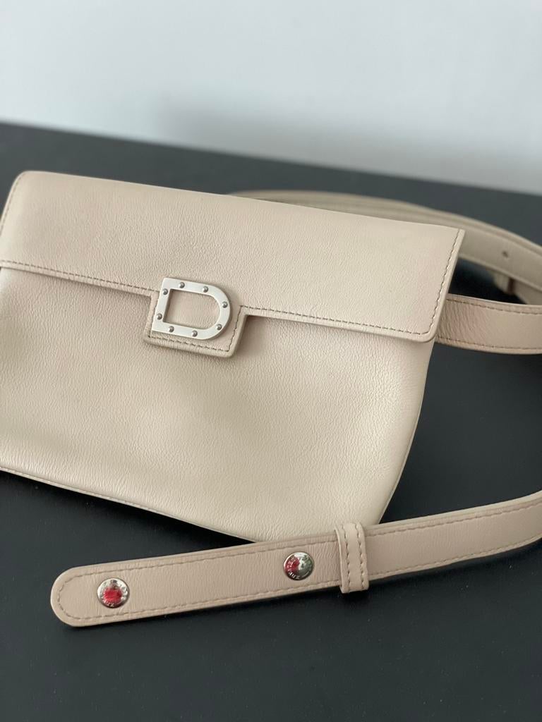 Heuptasje delvaux beige, Handtassen en Accessoires, Tassen | Damestassen, Ophalen of Verzenden, Zo goed als nieuw, Beige, Handtas