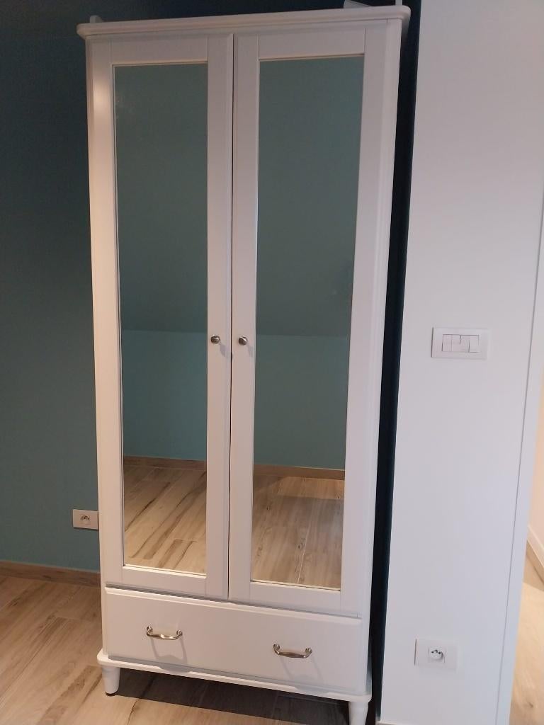 Armoire IKEA HEMNES avec miroir — très bon état, Maison & Meubles, 25 à 50 cm, Comme neuf, Enlèvement, Avec tablette(s)