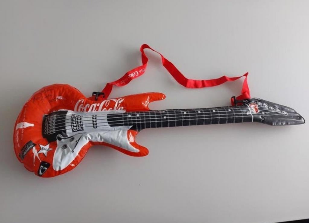 Opblaasbare gitaar coca cola (nieuw), Ophalen of Verzenden, Nieuw, Gebruiksvoorwerp