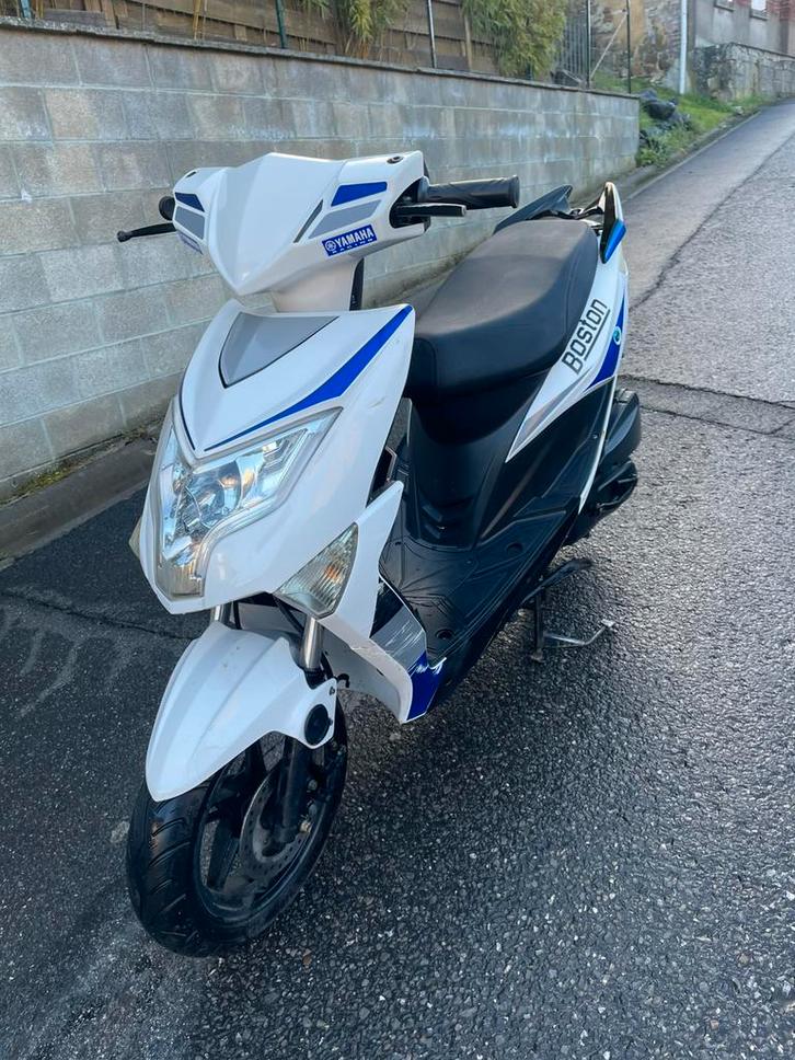 Tnt boston classe A 25cc papiers cle (LIVRAISON POSSIBLE ), Vélos & Vélomoteurs, Scooters | Yamaha, Comme neuf, Autres modèles