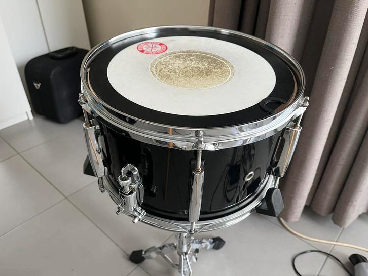 Pearl snare drum + stand + case + damper, Musique & Instruments, Batteries & Percussions, Utilisé, Pearl, Enlèvement