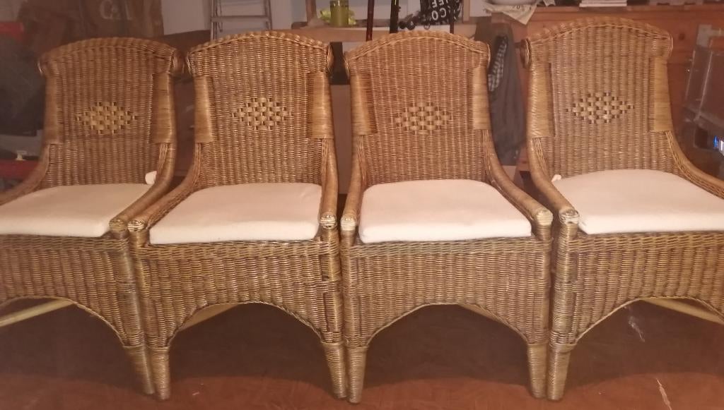 4 Rotan stoelen met kussens, Huis en Inrichting, Stoelen, Ophalen, Zo goed als nieuw, Riet of Rotan, Vier
