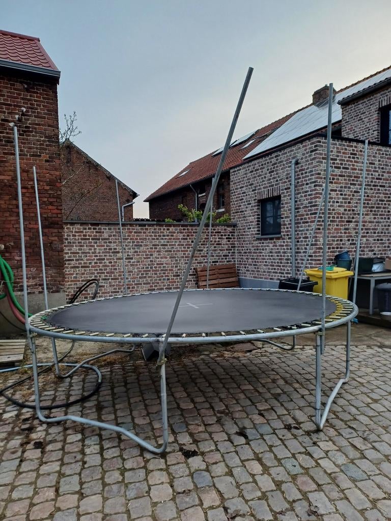 Trampoline Frame, Ophalen